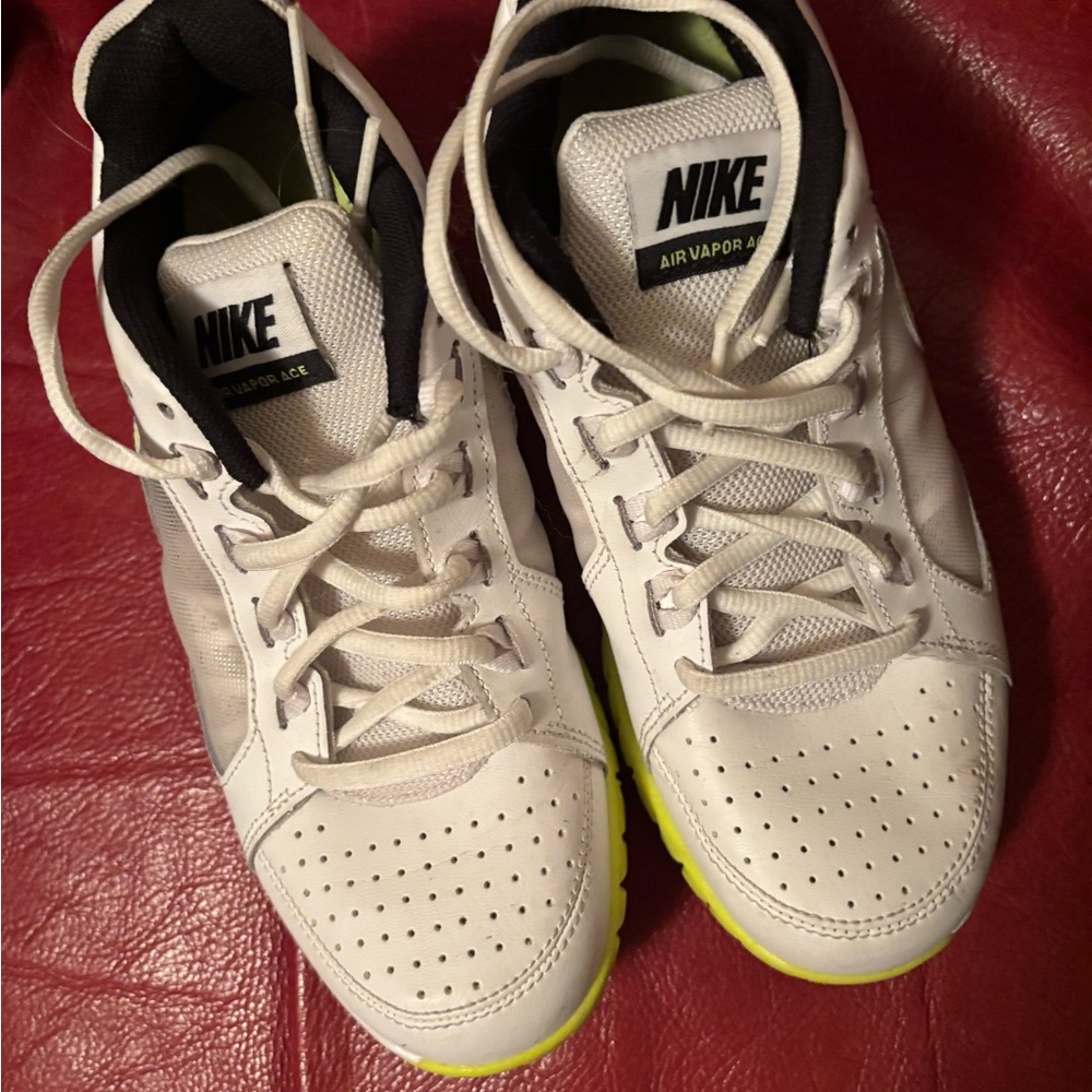 Nike Air Vapor White womens walking runners
Excellent condition !